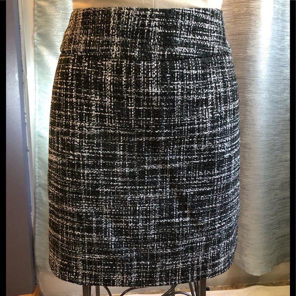 Limited skirt